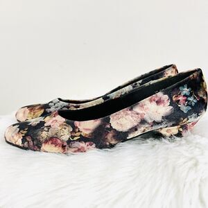 Soft Style Velvety Colorful Super Soft Floral Low Heel Dress Shoes ~ Size 9